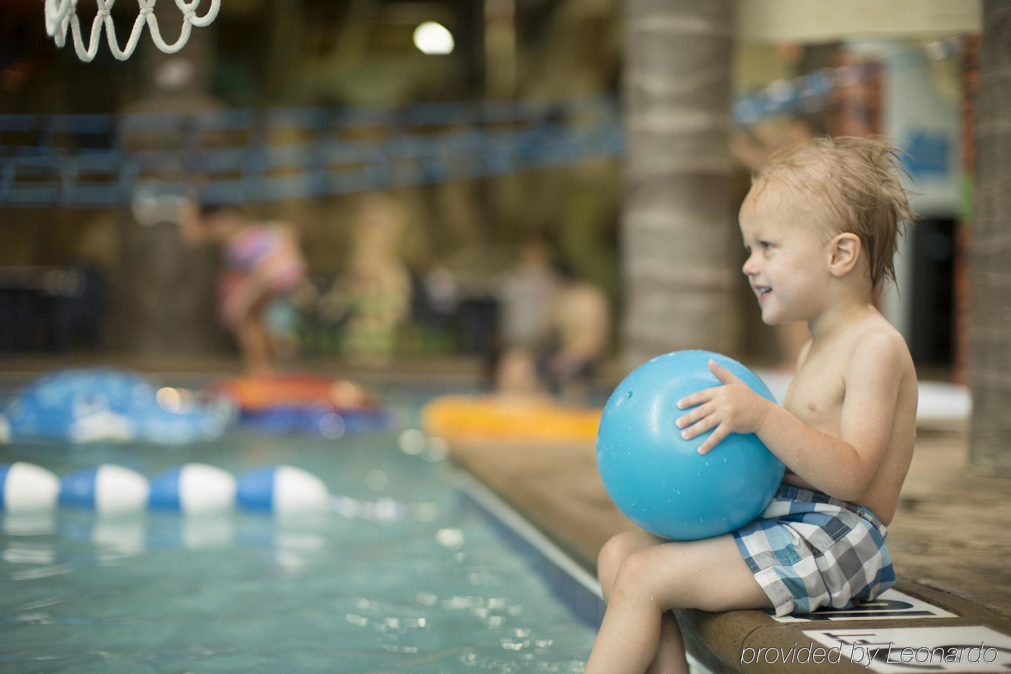 Edgewater Waterpark Hotel ดุลูท ภายนอก รูปภาพ