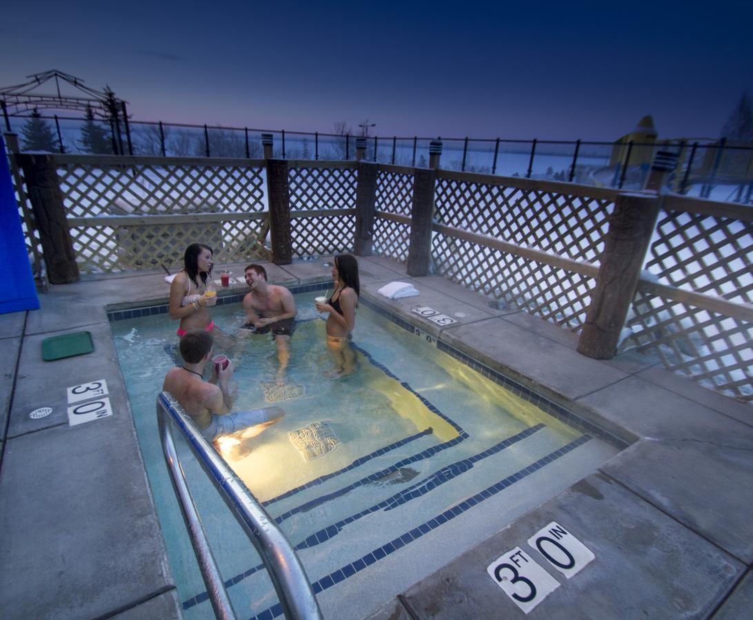 Edgewater Waterpark Hotel ดุลูท ภายนอก รูปภาพ