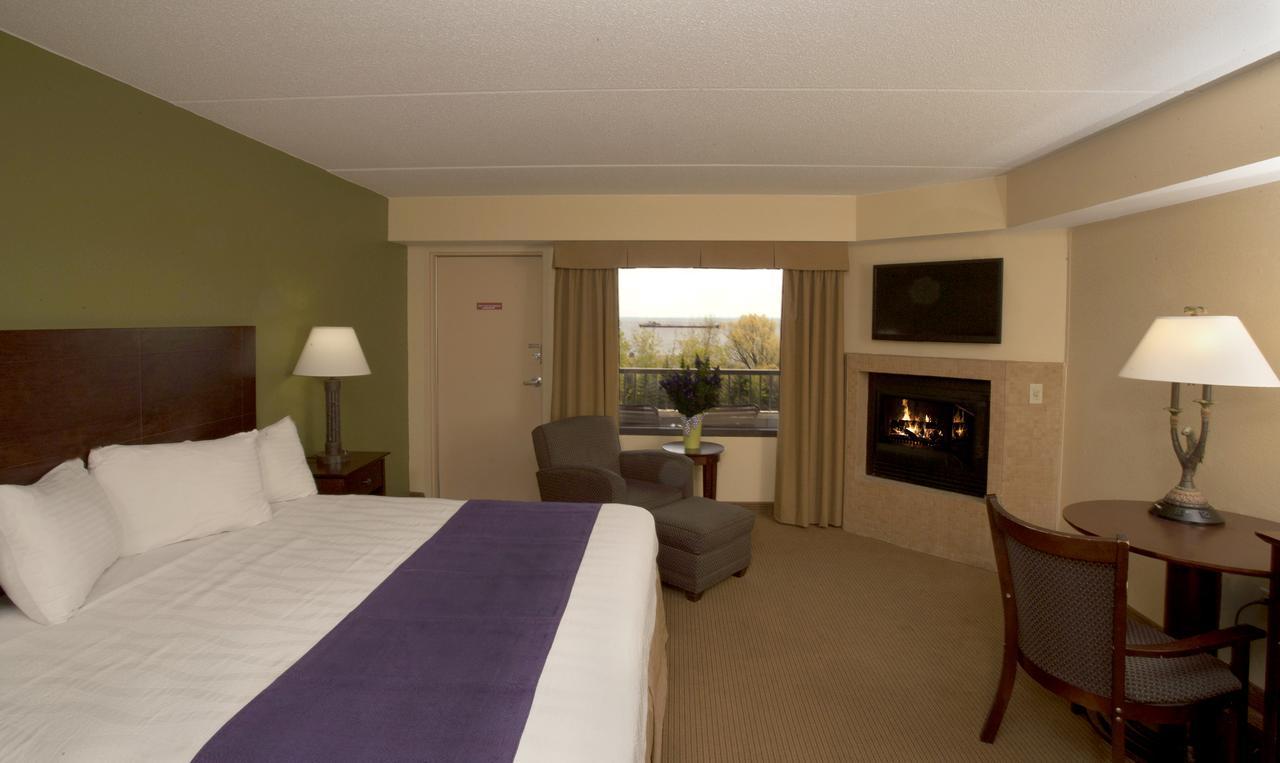 Edgewater Waterpark Hotel ดุลูท ภายนอก รูปภาพ
