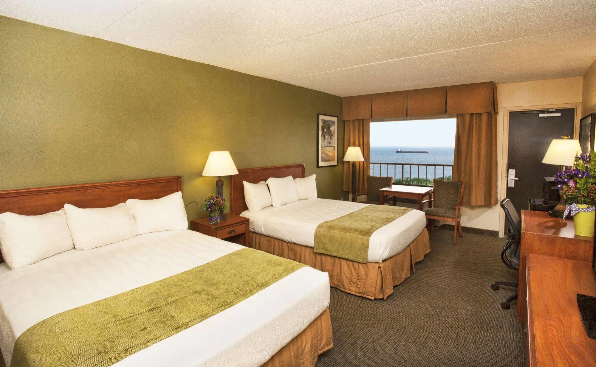 Edgewater Waterpark Hotel ดุลูท ภายนอก รูปภาพ